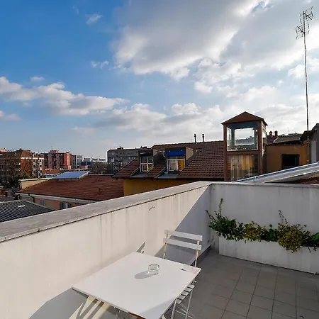 Daire Rooftop Retreat Martesana *